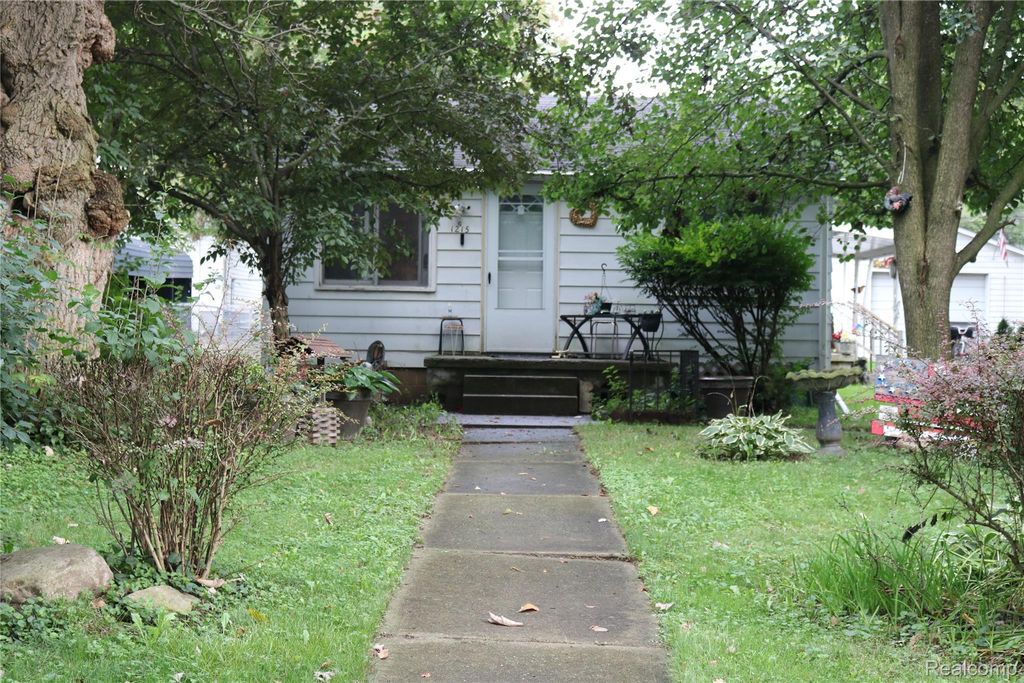 1215 W Genesee Avenue, Flint