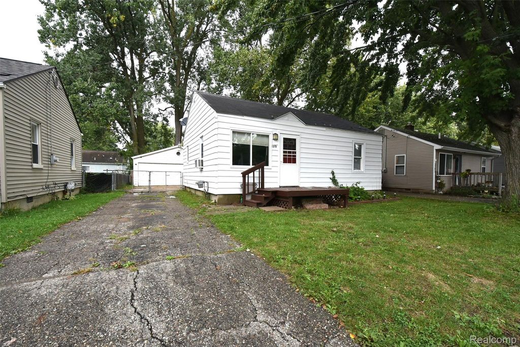 1379 Brady Avenue, Burton
