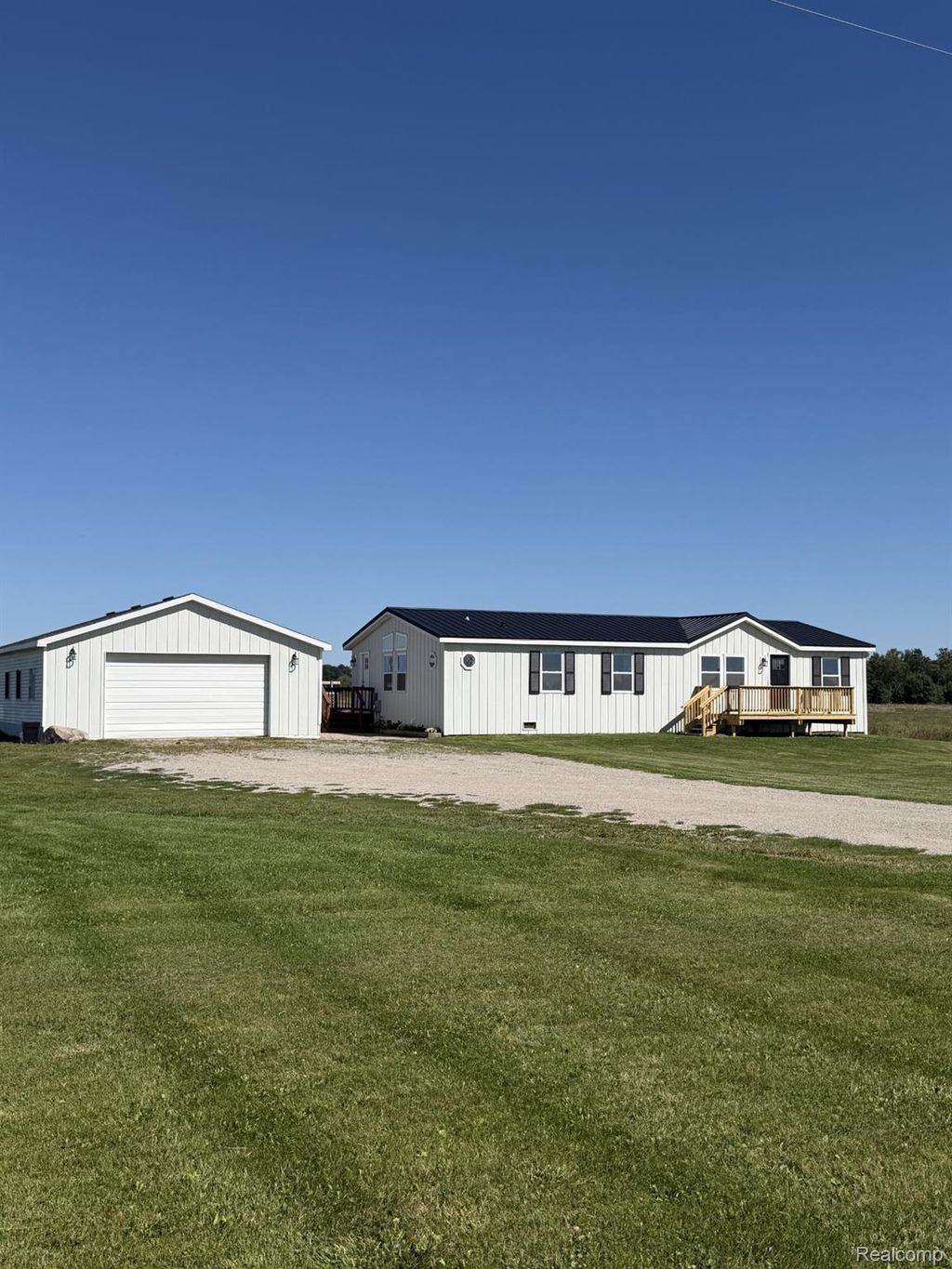 1313 E Murphy Lake Road, Mayville