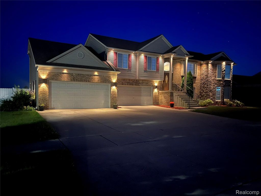 9166 Lantern Way, Newport