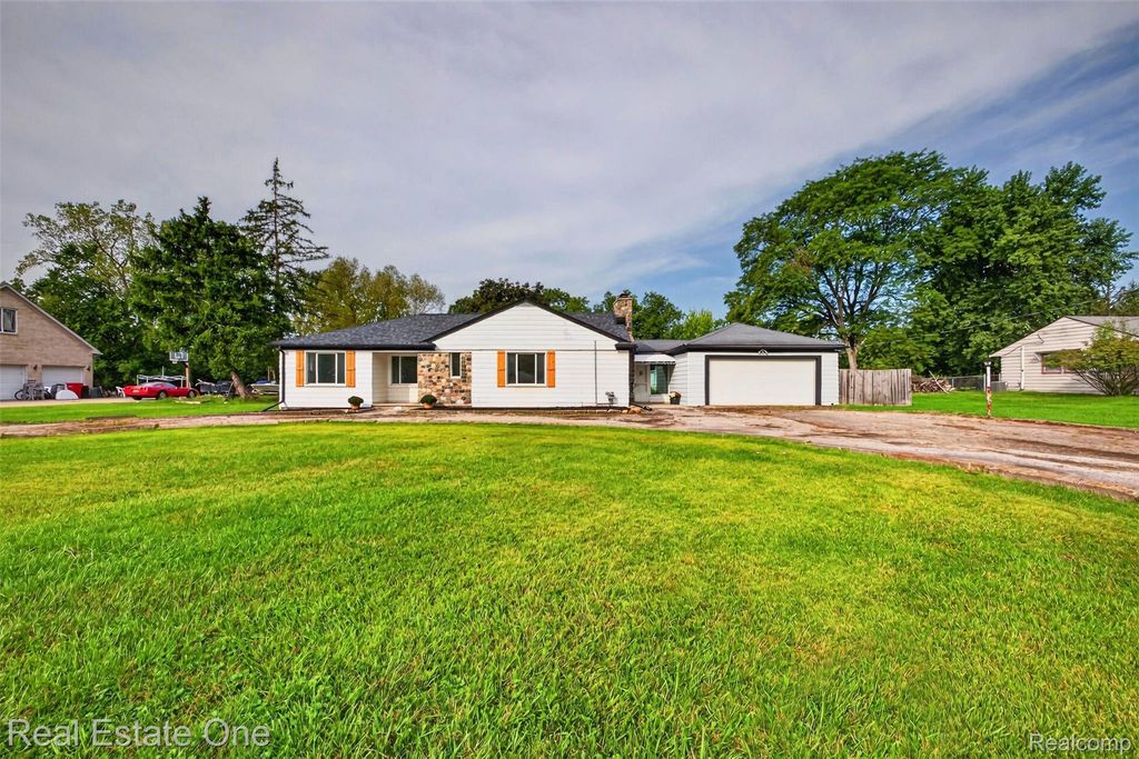 25275 Ravine Street, Southfield city