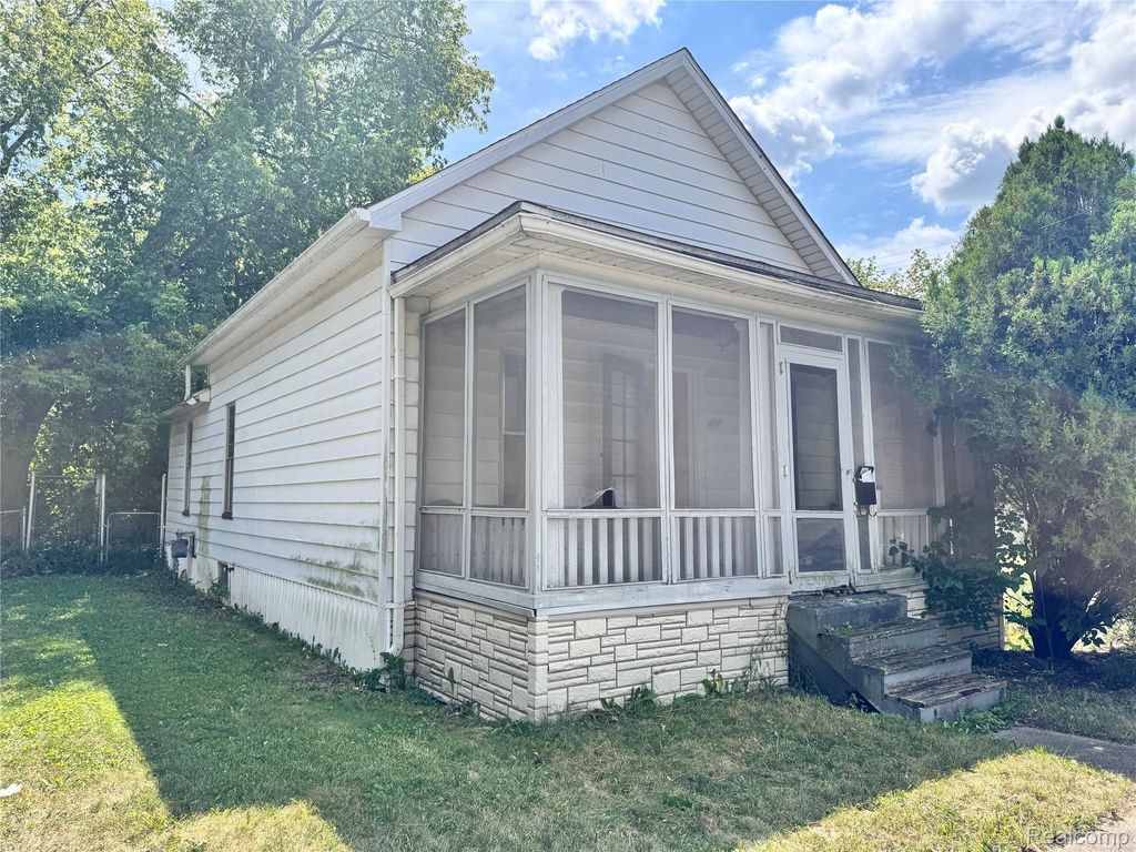 414 S Bates Street, Saginaw