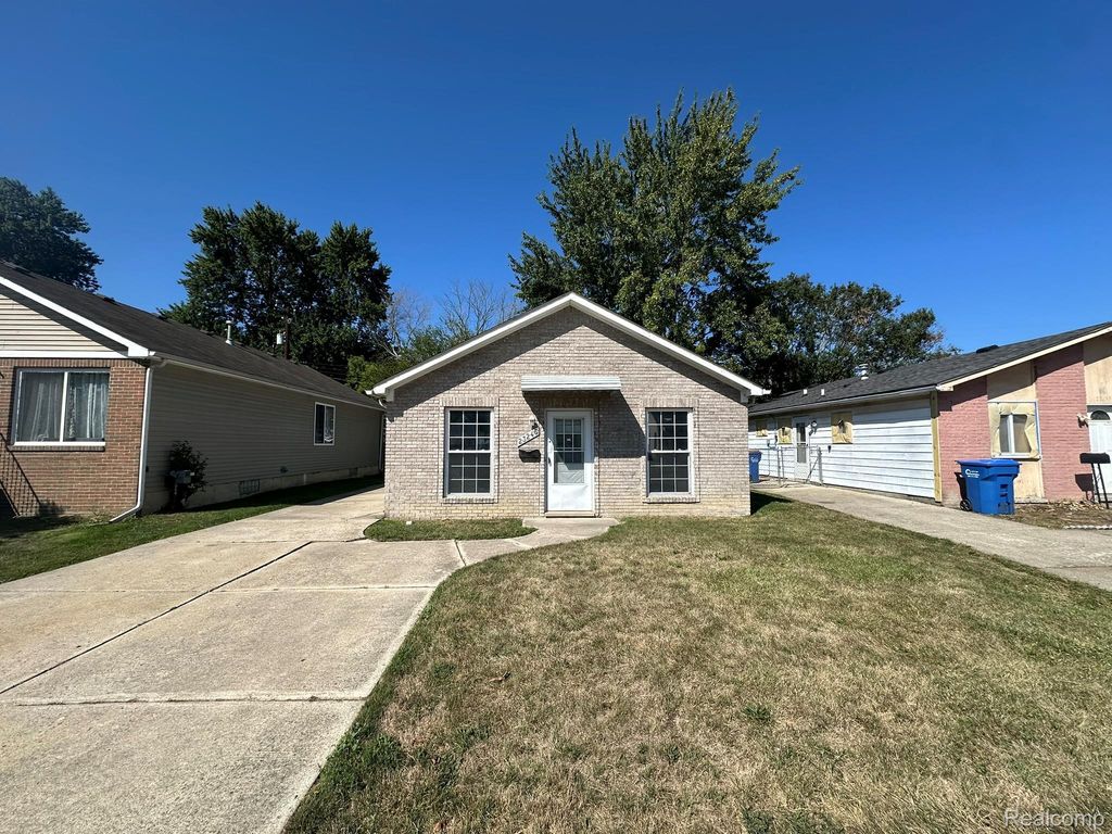 23245 Stewart Avenue, Warren