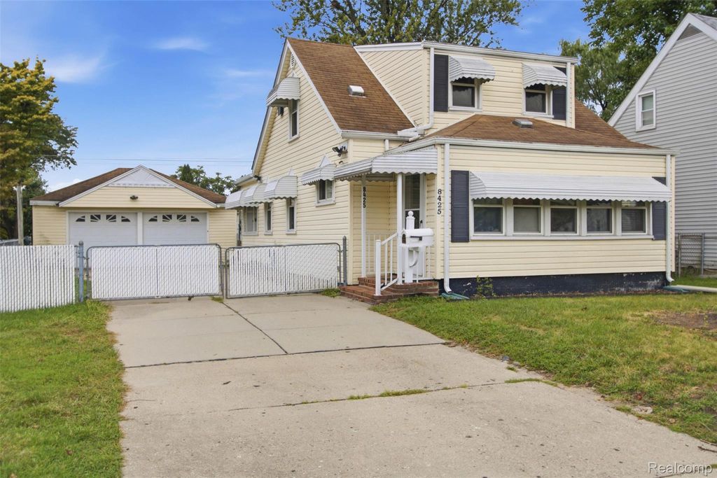8425 Fenton Street, Dearborn Heights
