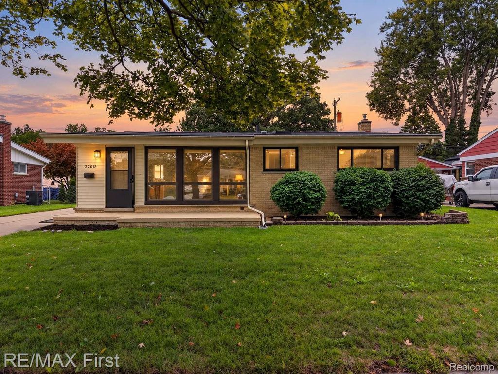 32612 Holden Drive, Warren