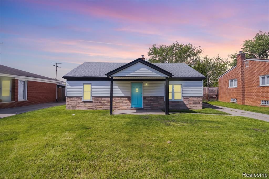 30064 Ann Arbor Trail, Westland