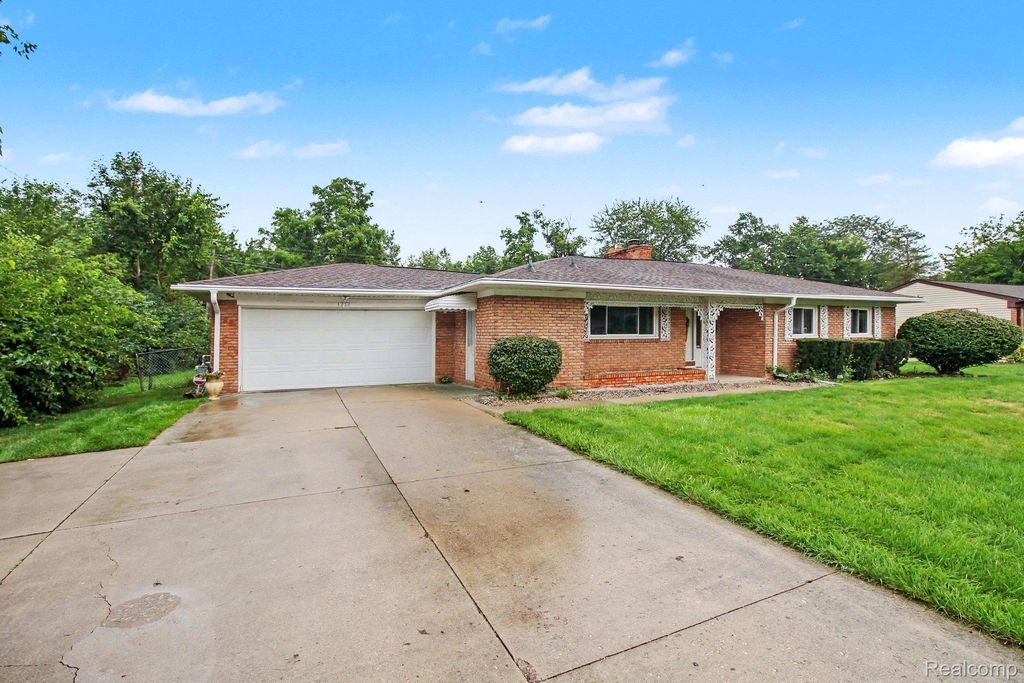 1254 Arrowhead Drive, Burton
