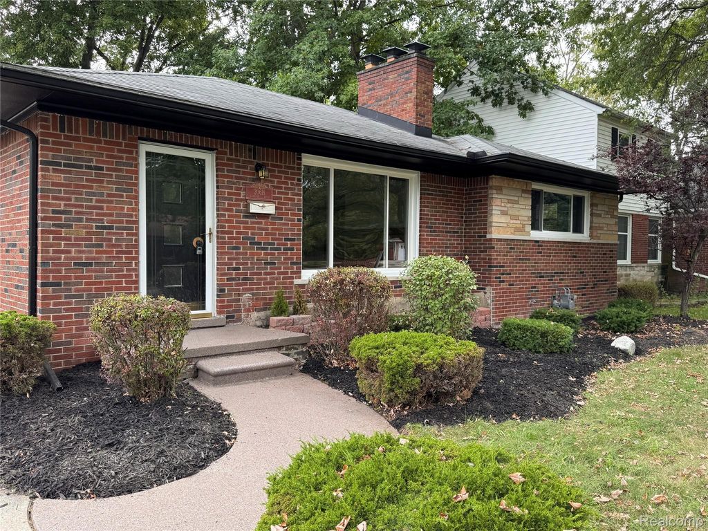 20618 Woodside Street, Harper Woods