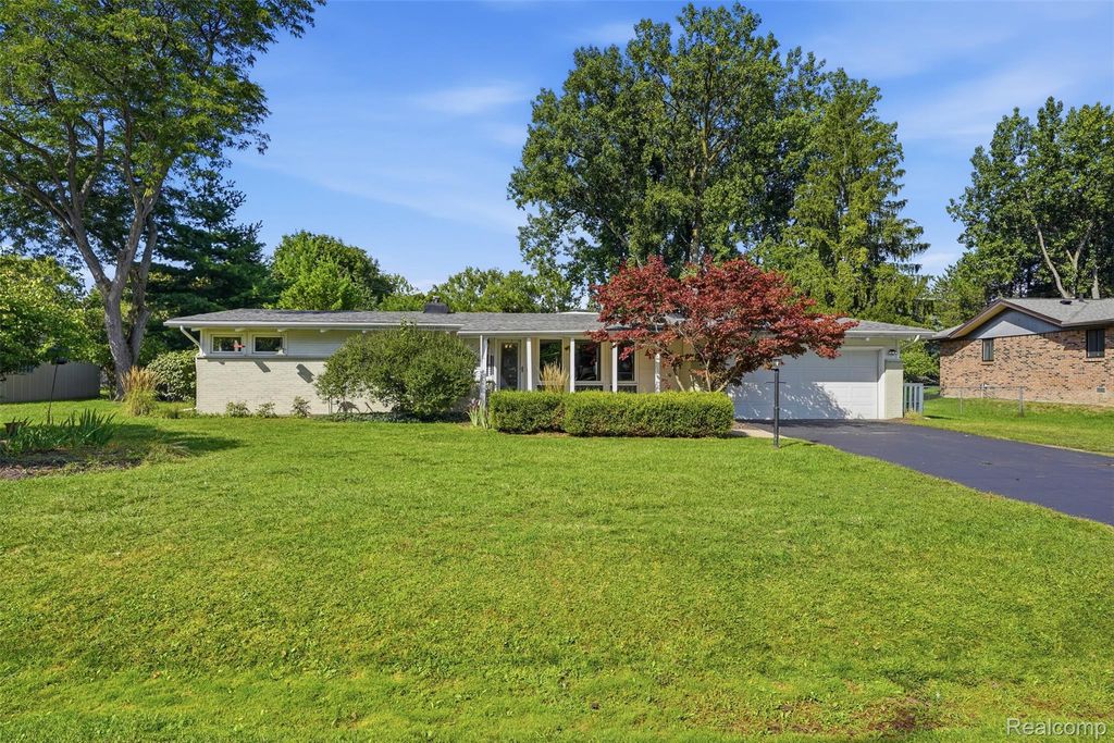 2644 Saint Joseph, West Bloomfield