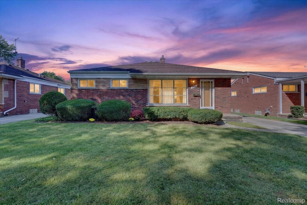 9561 Salem, Redford