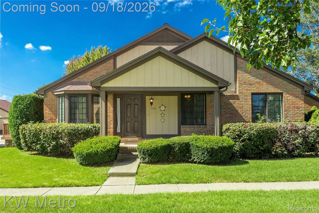 178 Meadow Lane Circle, Rochester Hills