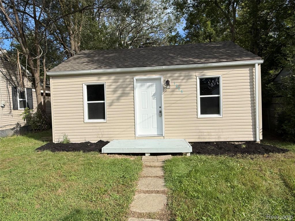 1225 Wells Street, Burton