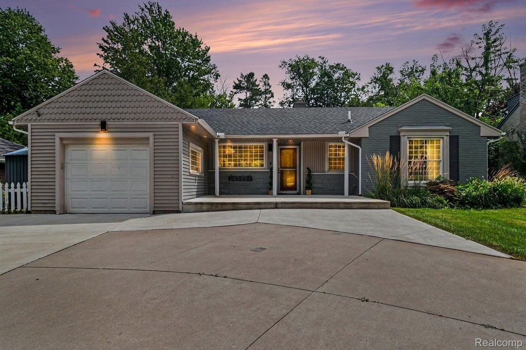 2373 Rutherford Road, Bloomfield charter township