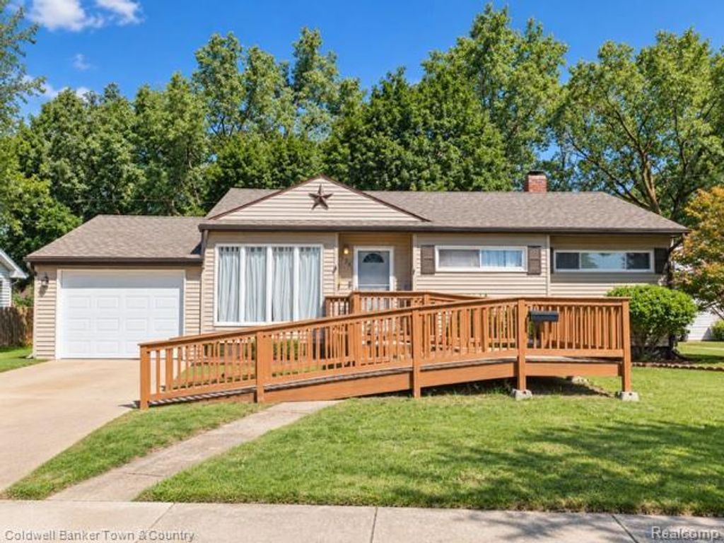 734 Elmwood Drive, Fenton city