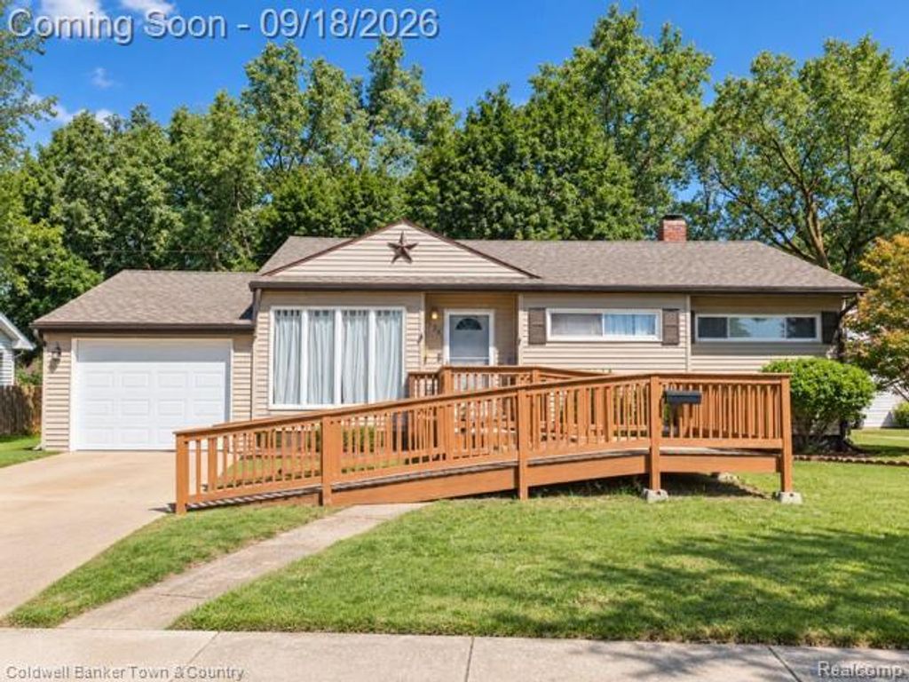 734 Elmwood Drive, Fenton city