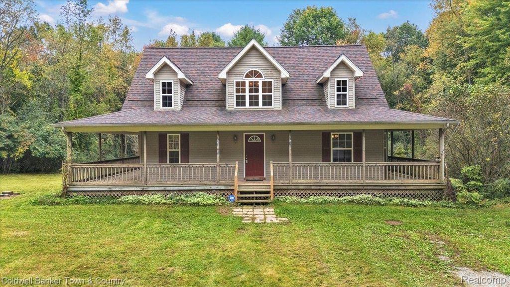7250 Randall Drive, Fenton