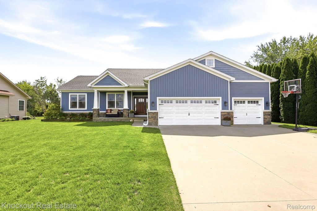 10180 Deere Drive, Davison