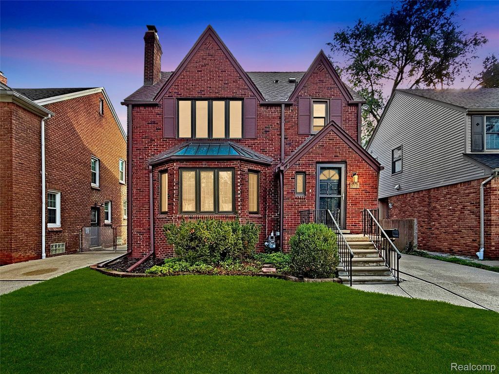 312 Mckinley Avenue, Grosse Pointe Farms