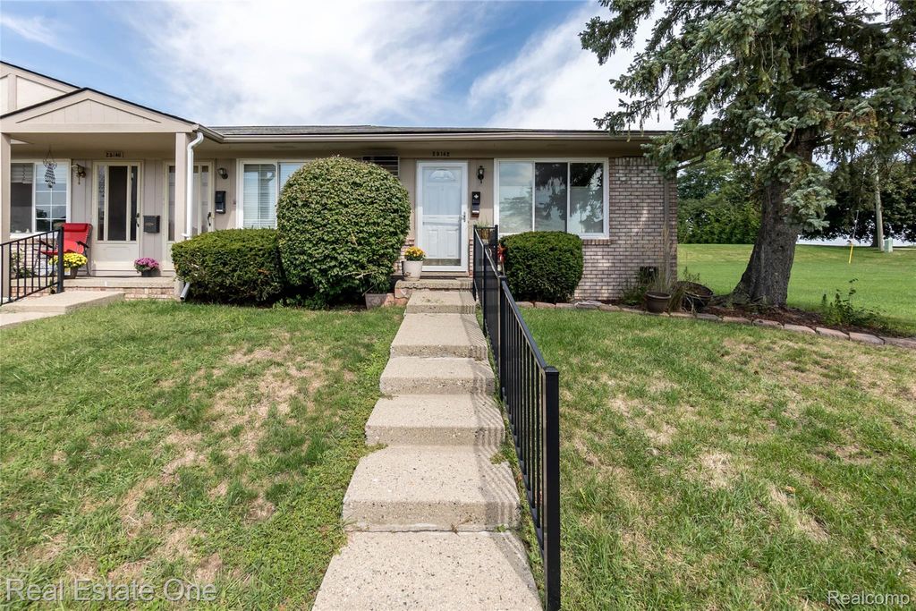 25142 Franklin Terrace 8, South Lyon