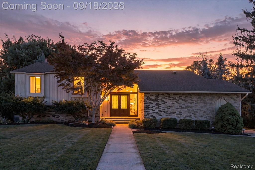 35697 Briar Ridge Lane, Farmington