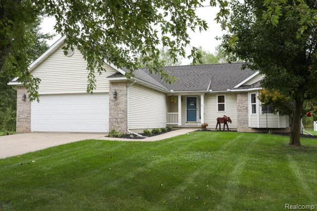 7152 Saratoga Drive, Flint