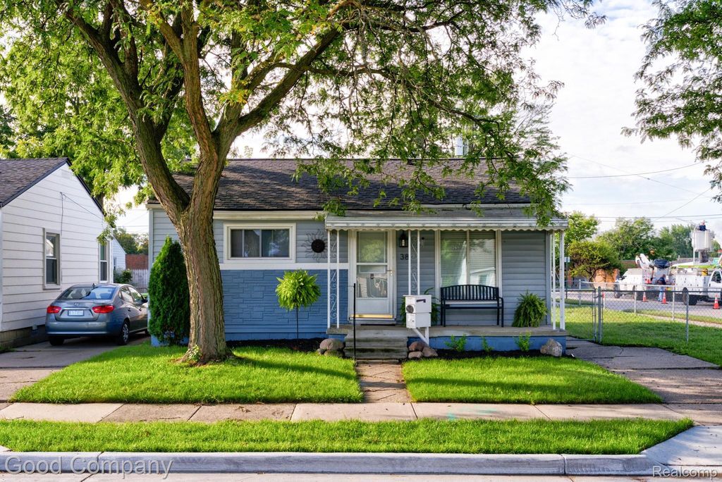38 E Rowland Avenue, Madison Heights