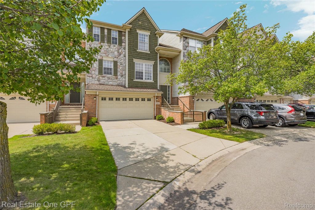 19 Lyons Court 42, Dearborn