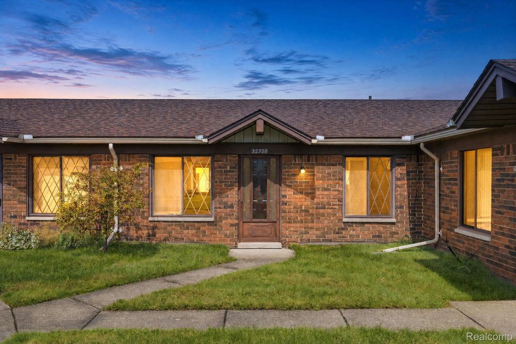 32730 Valley Drive, Warren