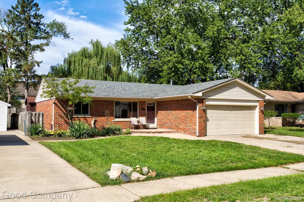 9035 Houghton Street, Livonia
