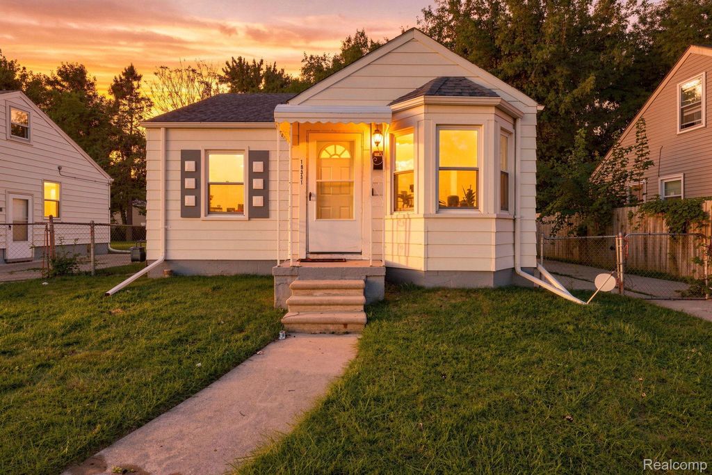 19331 Kenosha Street, Harper Woods