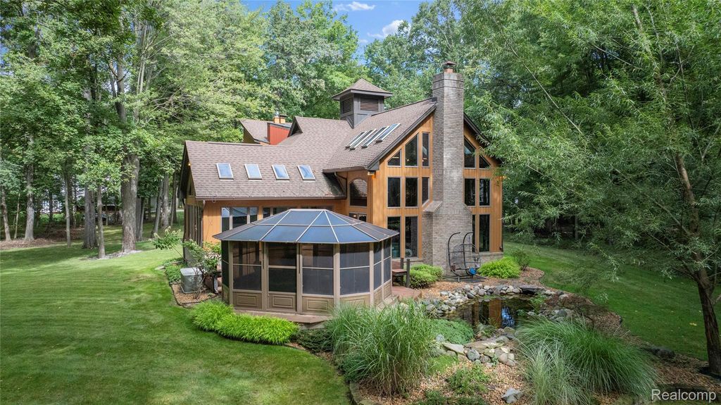 8931 Bridge Road, Grosse Ile
