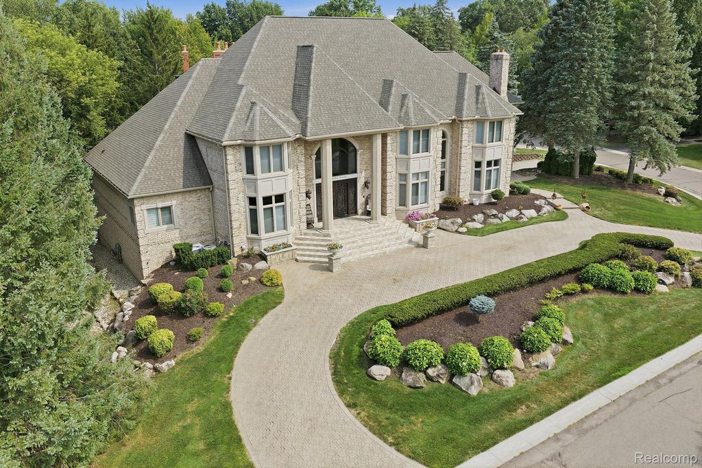 2417 Heronwood Drive, Bloomfield charter township