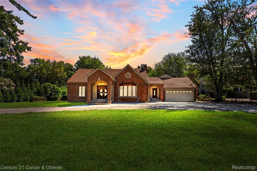 214 N Beech Daly Road, Dearborn Heights