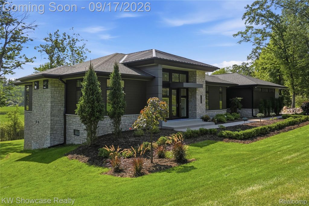 1166 Lake Forest Way, Milford