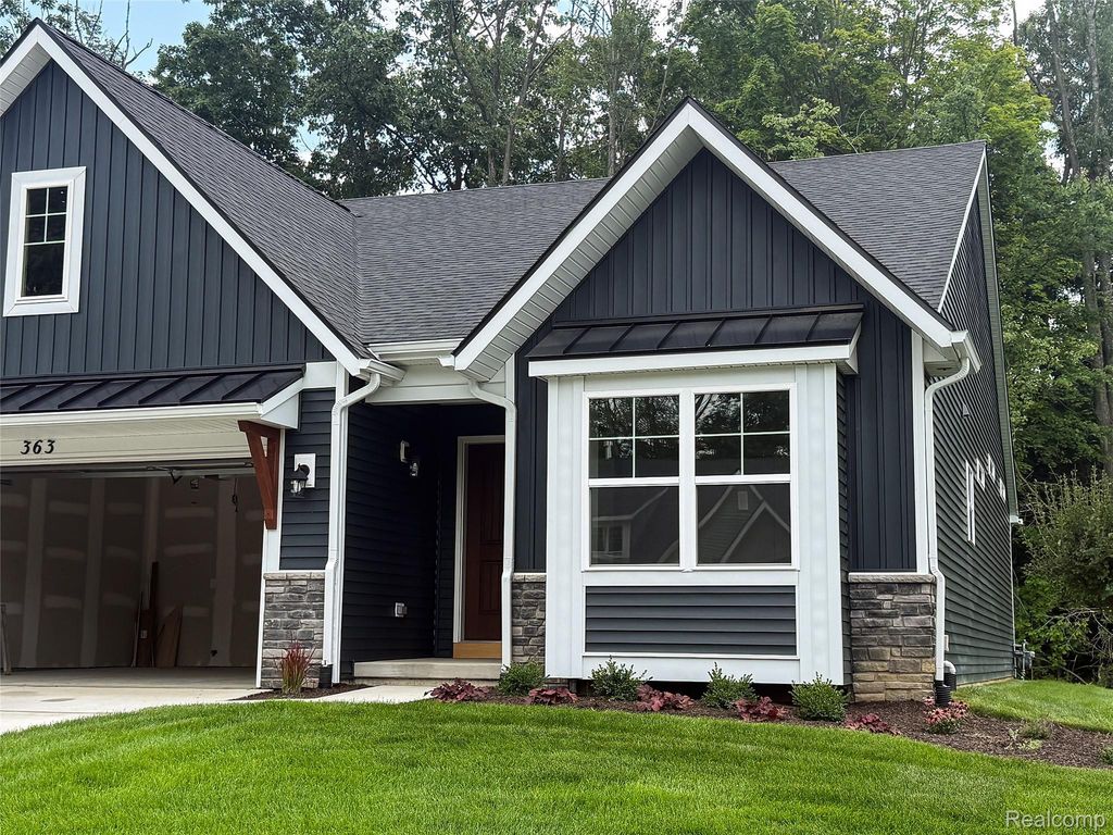 363 Canyon Creek Court 22, Marion township