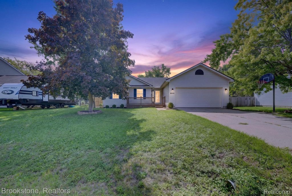 6098 Hedgerow Circle, Grand Blanc