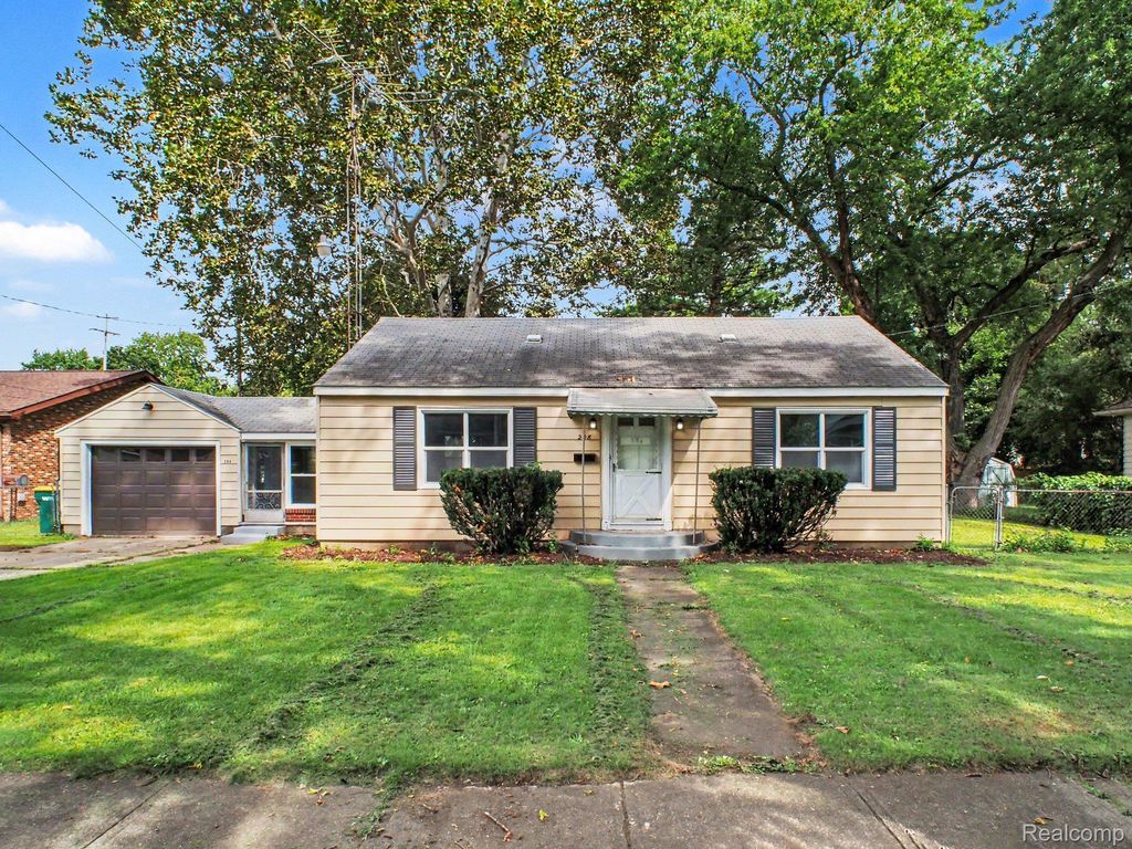 208 W Wayne Street, Durand