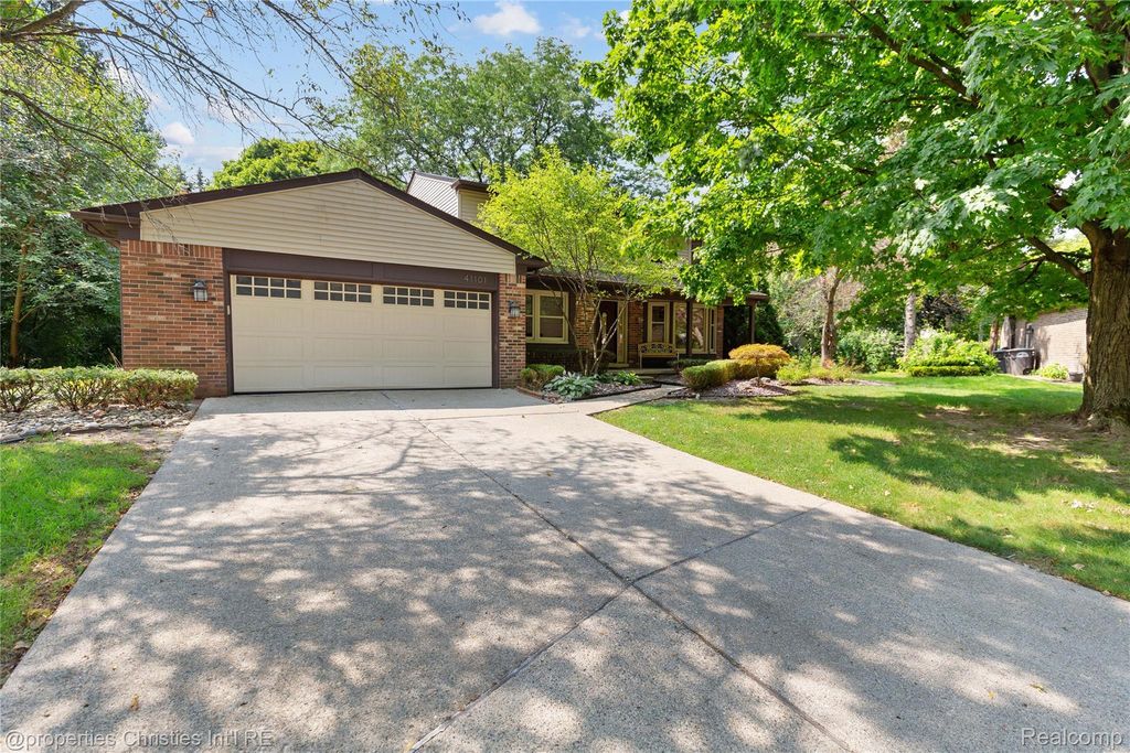 41101 Croydon Court, Northville
