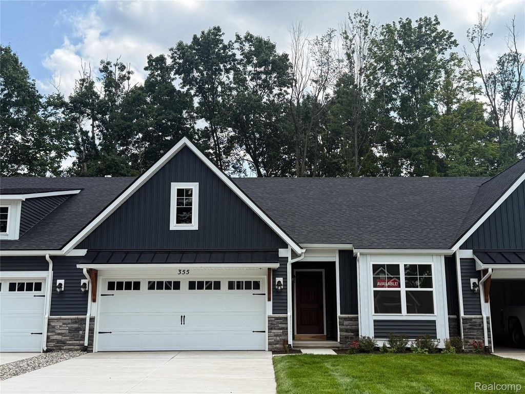 355 Canyon Creek Court 23, Marion township