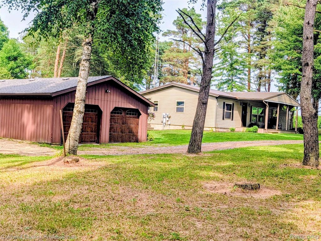 6895 Lanway Road, Koylton township