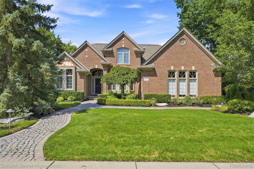 3751 Lake Forest Drive, Sterling Heights