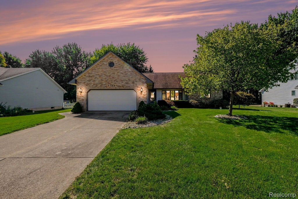 5129 Bloss Drive, Mundy township