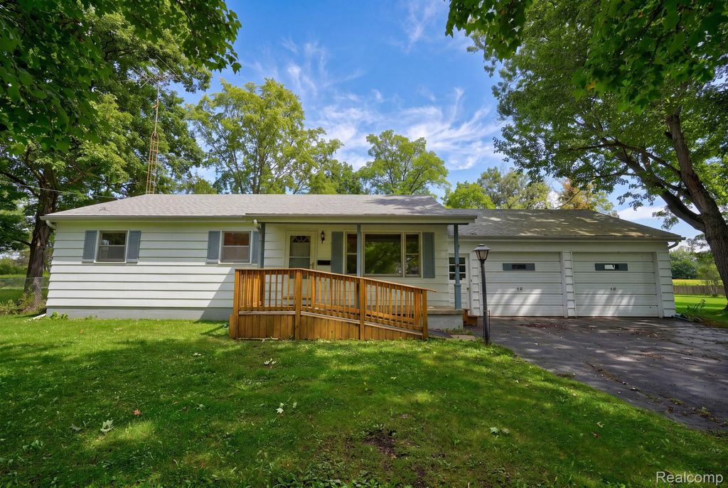 2003 Mackinaw Drive, Davison