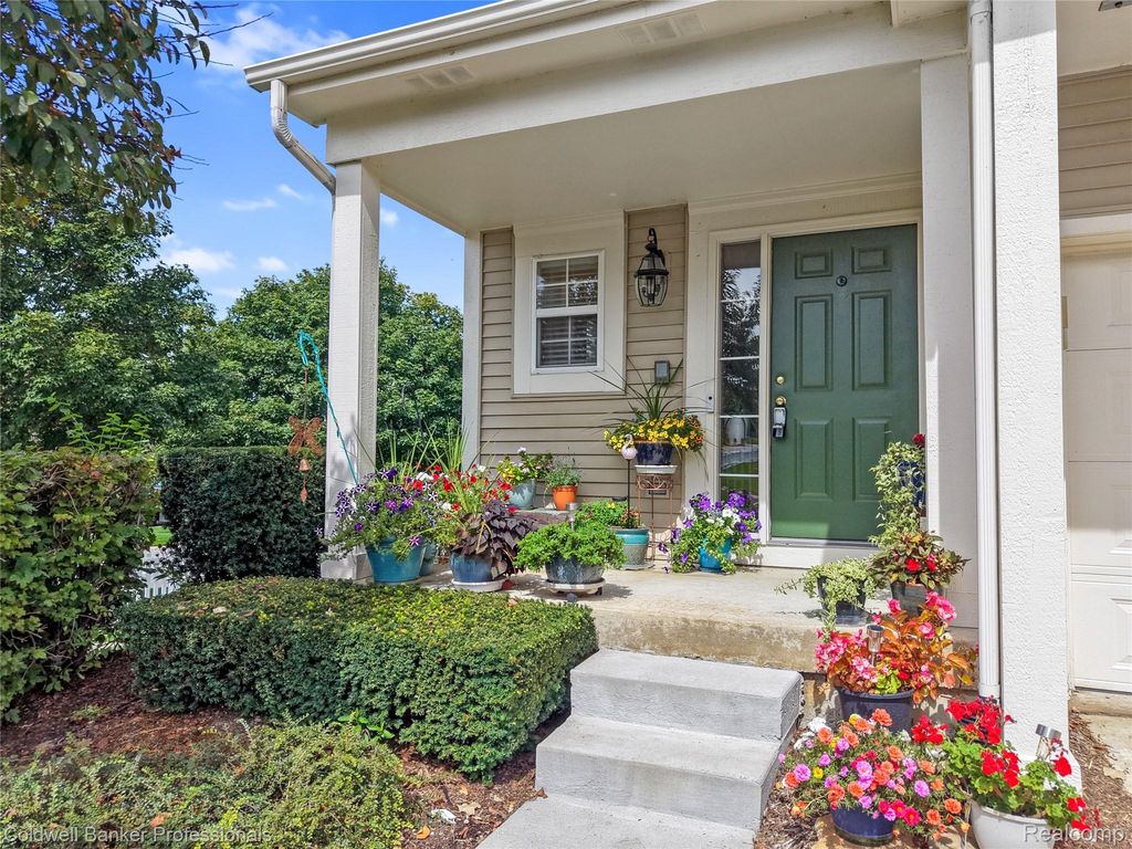 731 E Bluff Court, Rochester Hills