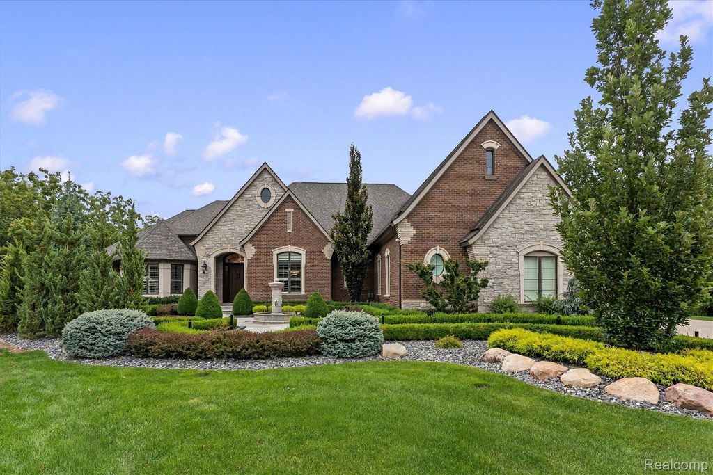 2475 Creekside Court, Rochester