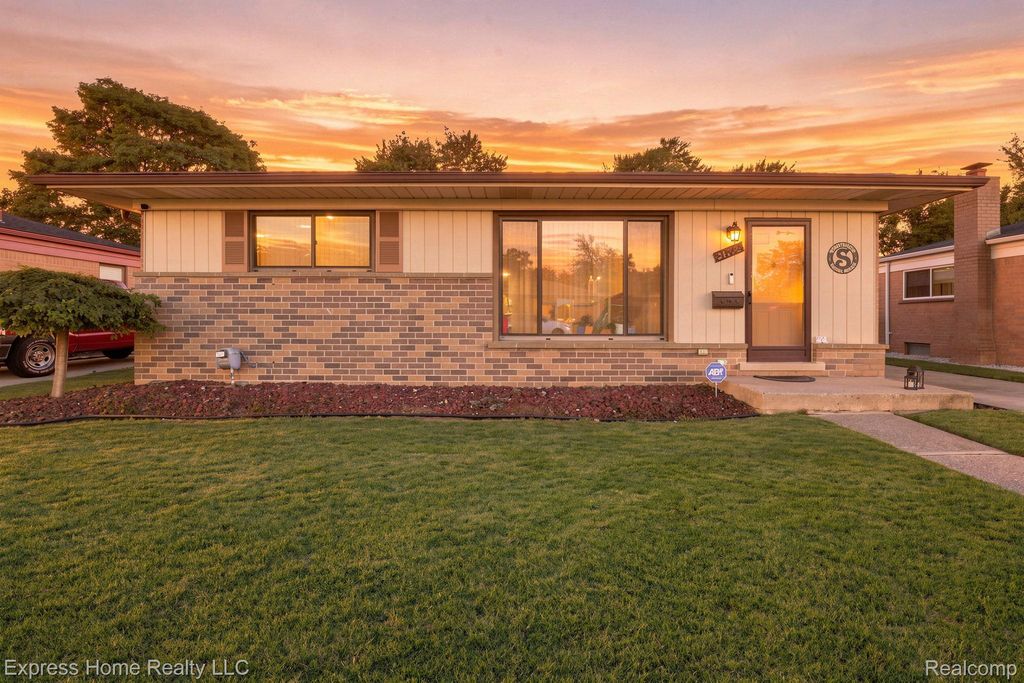 31719 Newport Drive, Warren