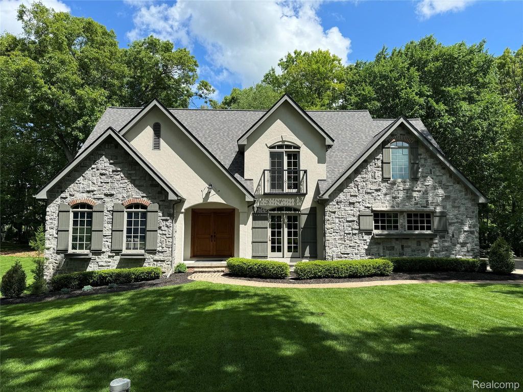 11246 Honeysuckle Court, Tyrone township