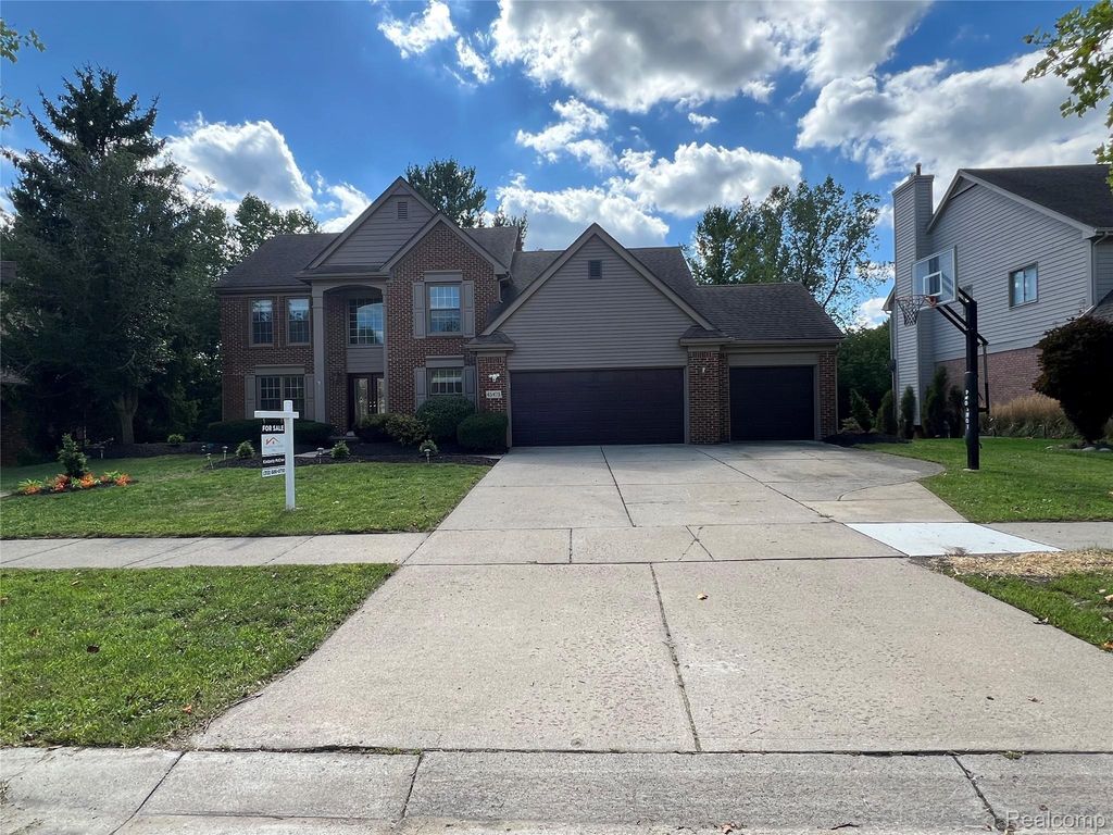 45475 Irvine Drive, Novi