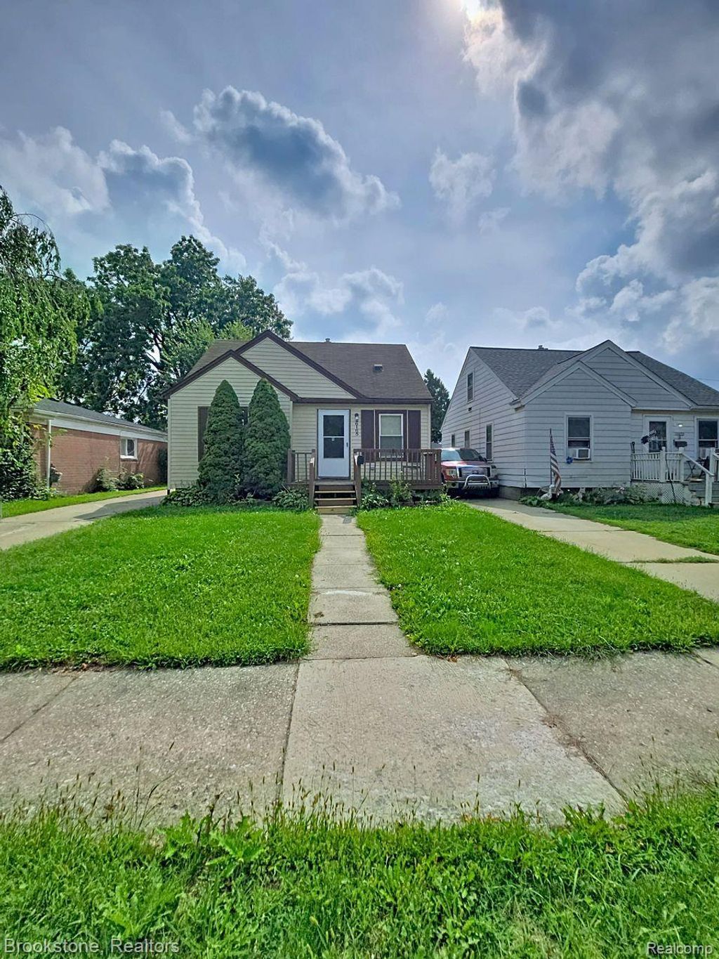 26165 Powers Avenue, Dearborn Heights