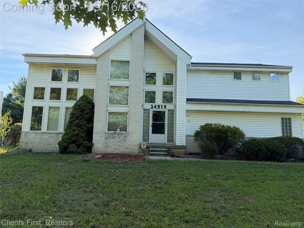 24519 Willowbrook, Novi city